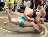 「霧島、４連勝＝大相撲夏場所４日目」の画像1
