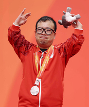 銀メダルを獲得した八木