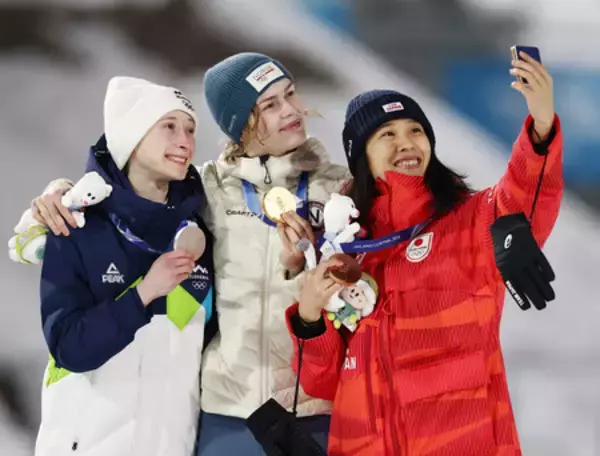 丸山、万感の銅メダル＝大けが乗り越え勲章―ジャンプ〔ミラノ・コルティナ五輪〕