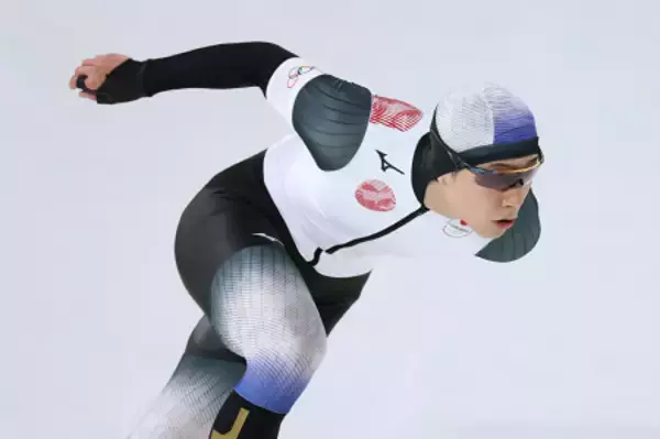 滑走する森重　五輪