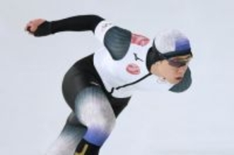 滑走する森重　五輪