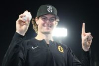 ウィットリーが初勝利　プロ野球