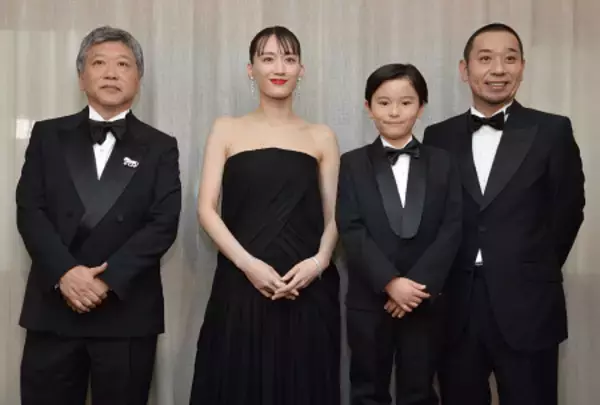 是枝監督作品に万雷の拍手