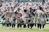 「悔しそうな敦賀気比の選手　高校野球」の画像1