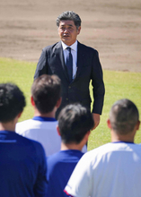 あいさつする工藤中日新監督　プロ野球