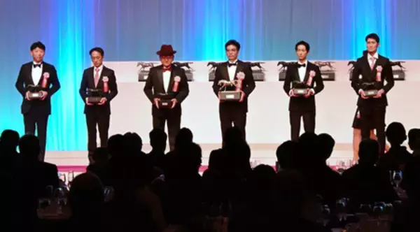 坂井騎手「勝てるレースは全部勝つ」＝ＪＲＡ賞授賞式