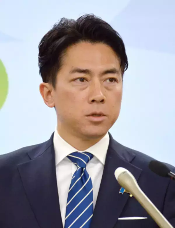 小泉防衛相、改憲国民投票「速やかに」