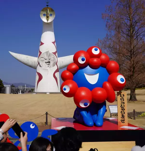 ミャクミャク、太陽の塔とコラボ