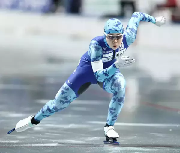 滑走する吉田　全日本スピードスケート