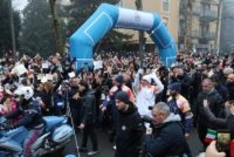 ミラノ郊外の聖火リレー