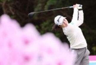 小祝のティーショット　女子ゴルフ