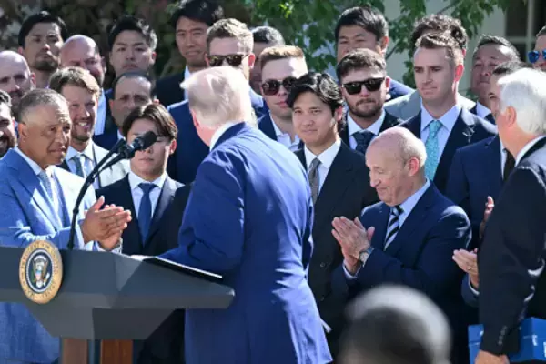 米大統領を見詰める大谷　大リーグ