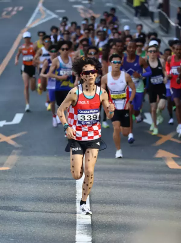 集団から抜け出す吉田　大阪マラソン