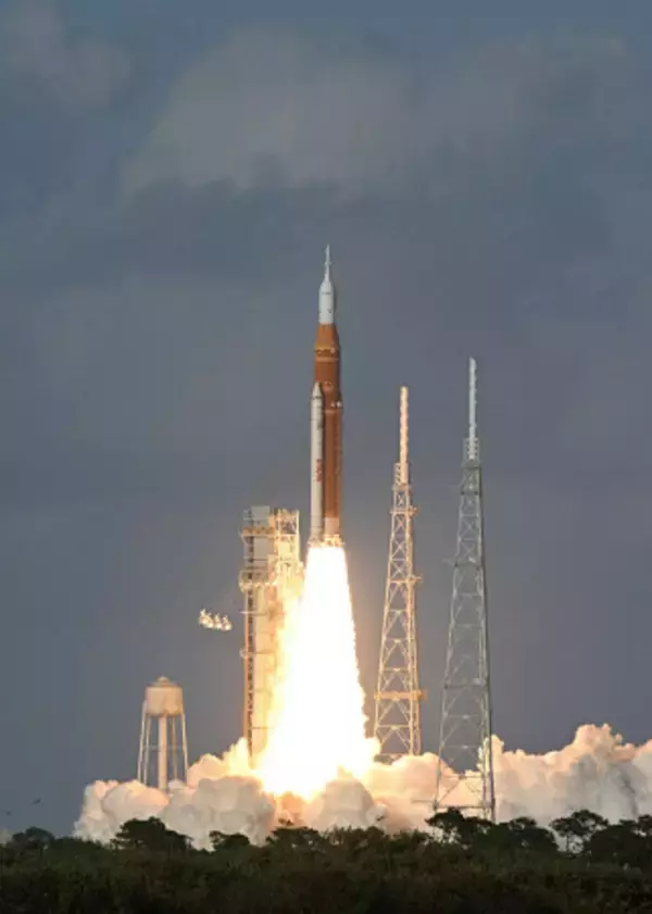 「月探査ロケット、打ち上げ」の画像