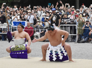 豊昇龍、大の里が奉納土俵入り＝大相撲