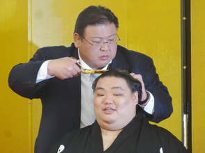 元幕内大翔鵬が断髪式＝大相撲