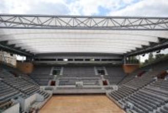 屋根新設のコート公開　全仏テニス