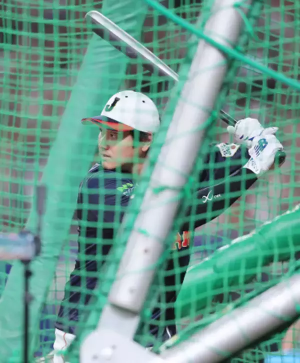 打撃練習する大谷　野球