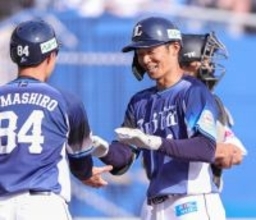 石井、待望の一発＝プロ野球・西武