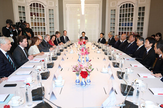 天皇陛下、首相主催昼食会に＝フェルメール鑑賞も―オランダ