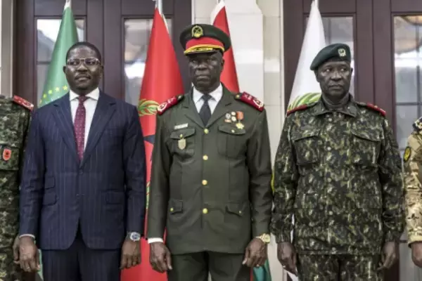 ギニアビサウに暫定新政権 前大統領はコンゴ到着