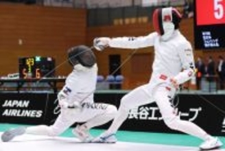 攻める加納　全日本フェンシング