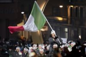 行進するイタリア選手団　五輪