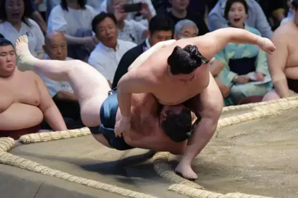 義ノ富士、冷静に＝大相撲名古屋場所