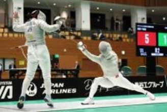 攻める江村　全日本フェンシング