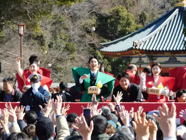 俳優仲野太賀さんらが豆まき