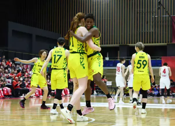 喜ぶ馬瓜ら　バスケットＷリーグ