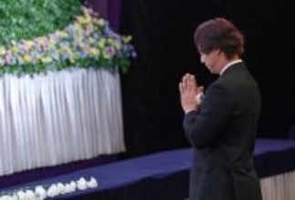 手を合わせる石川　男子ゴルフ