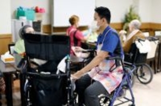 介護２割負担拡大で４案＝年収水準２３０万円も―厚労省