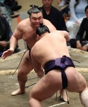 霧島、我慢強く＝大相撲初場所