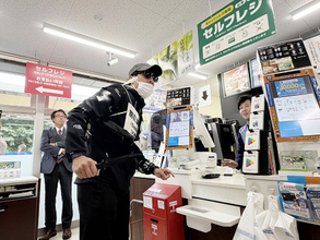 ローソンで強盗対応訓練