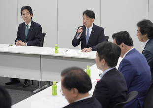 野党、早期給付を主張＝消費減税案に反対、溝埋まらず―国民会議