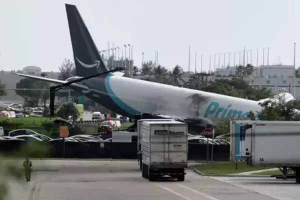 貨物機が滑走路逸脱　米マイアミ空港