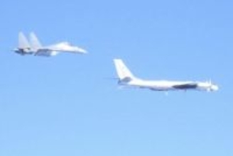 中ロ爆撃機、日本周辺で共同飛行 日本は「安全保障上の重大な懸念」伝達