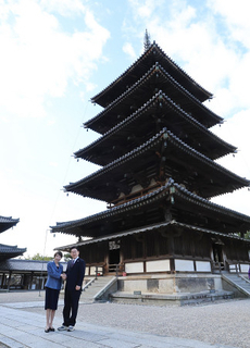 日韓首脳、法隆寺を視察