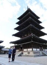 日韓首脳、法隆寺を視察