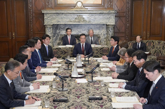 自民、定数削減へ議論提案