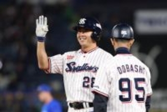 笑顔の松本健　プロ野球