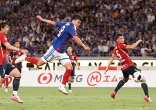 ゴールを決める谷村　Ｊリーグ