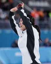 あいさつする高木　五輪