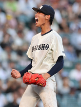 喜ぶ平田　高校野球
