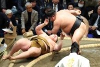 伯乃富士、改名して白星発進＝大相撲初場所