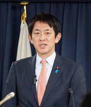 記者会見する自民・小林氏