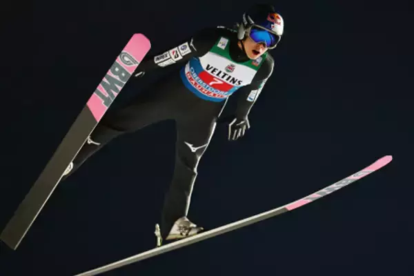 小林陵侑は６位　