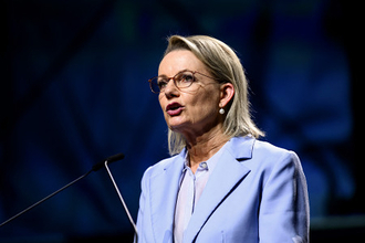 豪野党、党首を「解任」