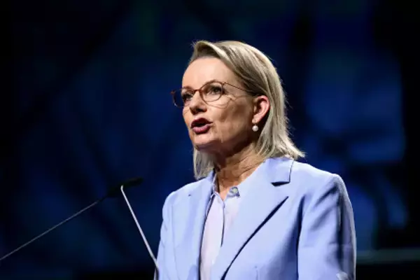 豪野党、党首を「解任」